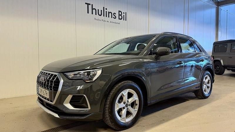 Begagnad Audi Q3 Advanced 150 HK (110 kW) 2024 Grå SUV