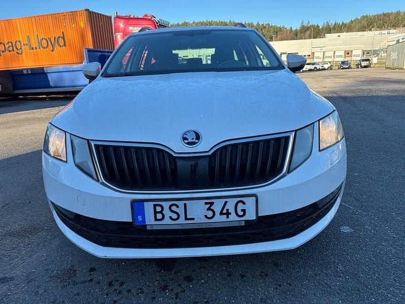 Begagnad Skoda Octavia G-TEC Ambition 131 HK (96 kW) 2019 Vit Kombi