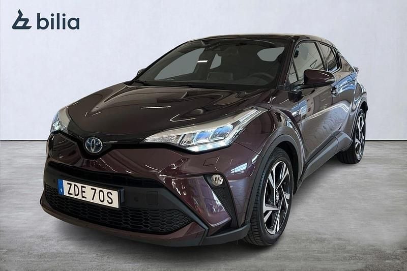 Lila Begagnad 2022 Toyota C-HR+ Edition SUV | 269 900 kr (Marknadspris) - Bild 1/4