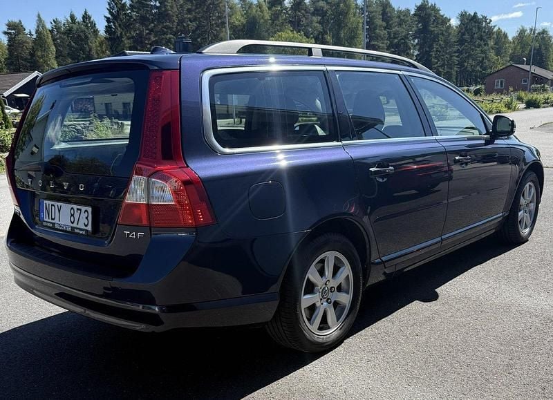 Blå Begagnad 2013 Volvo V70 Momentum Kombi | 72 000 kr (Superpris) - Bild 1/4