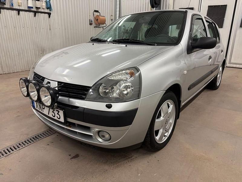 Ljusgrå Begagnad 2005 Renault Clio R.S. Authentique Halvkombi | 29 500 kr (Lite dyr) - Bild 1/4