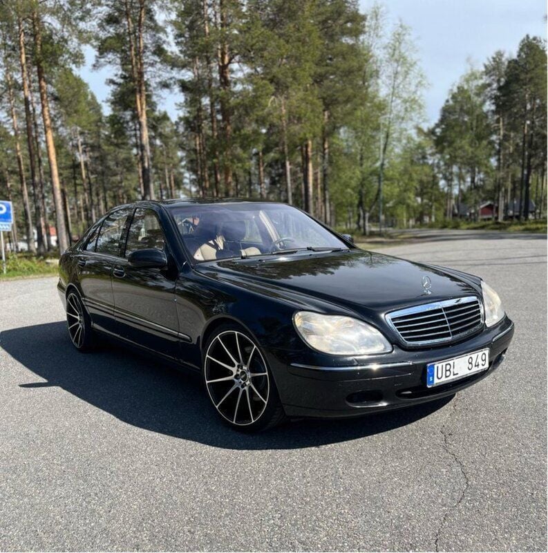 Svart Begagnad 2000 Mercedes S500 Sedan | 55 000 kr - Bild 1/4