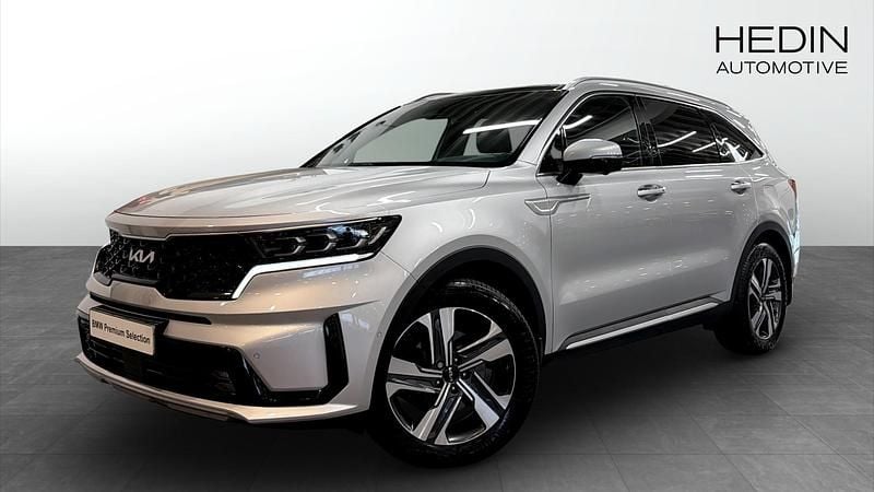 Grå (grey) Begagnad 2023 Kia Sorento SUV | 478 700 kr (Marknadspris) - Bild 1/4