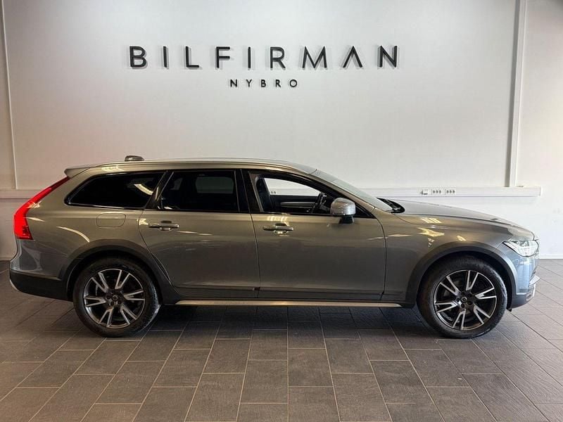 Grå Begagnad 2017 Volvo V90 CC Inscription Kombi | 239 900 kr (Bra pris) - Bild 1/4