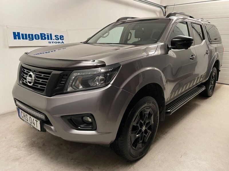 Grå (gråmetallic) Begagnad 2020 Nissan Navara N-Guard Pickup | 373 751 kr (Dyr) - Bild 1/4