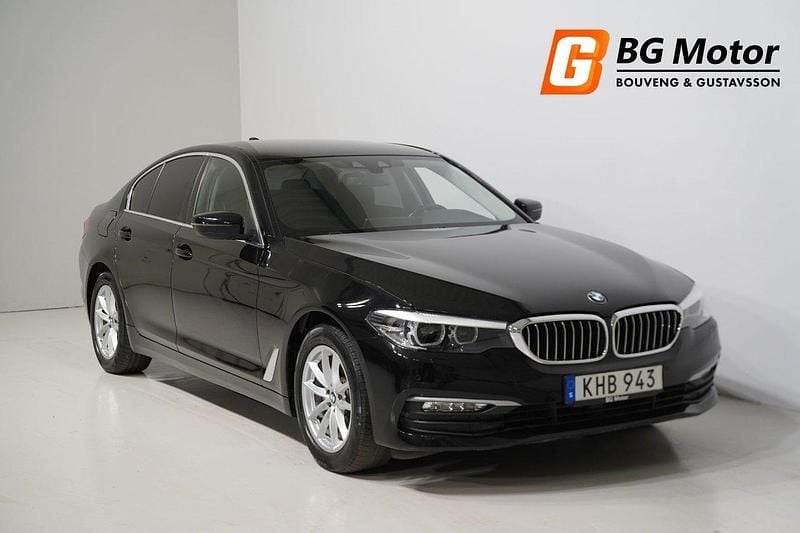 Svart Begagnad 2017 BMW 520 Sedan | 199 900 kr (Marknadspris) - Bild 1/4