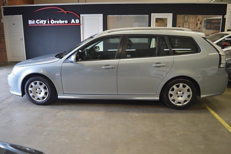 Grå Begagnad 2010 Saab 9-3 Kombi | 79 900 kr (Lite dyr) - Bild 1/4