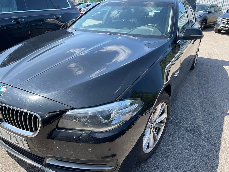 Svart Begagnad 2014 BMW 520 Sedan | 149 000 kr (Marknadspris) - Bild 1/2