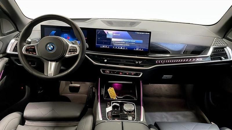 Begagnad BMW X5 Comfort Edition 490 HK (360 kW) 2025 Svart SUV