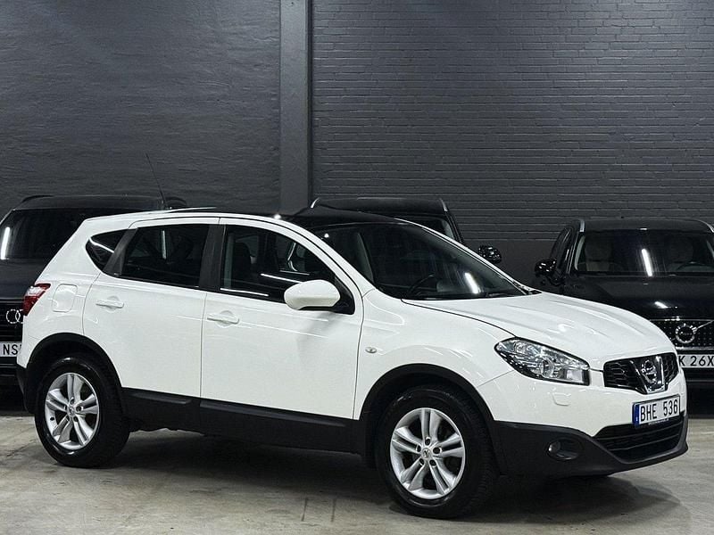 Vit Begagnad 2011 Nissan Qashqai SUV | 79 900 kr (Marknadspris) - Bild 1/4