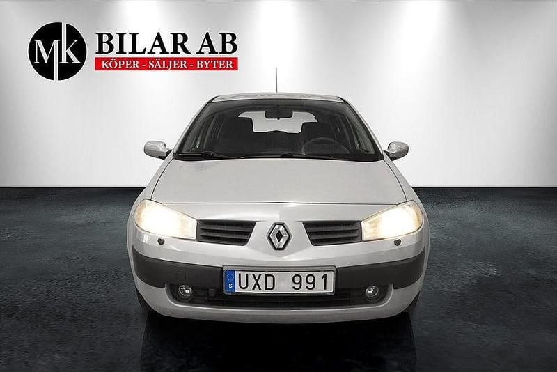 Begagnad Renault Mégane II 98 HK (72 kW) 2003 Ljusgrå Halvkombi