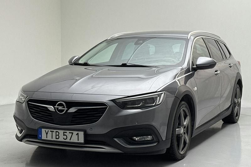 Grå Begagnad 2018 Opel Insignia Country Tourer Business Kombi | 140 000 kr - Bild 1/4