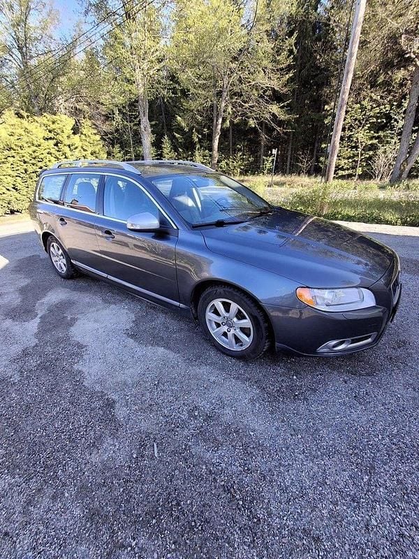 Grå Begagnad 2011 Volvo V70 Summum Kombi | 85 000 kr (Marknadspris) - Bild 1/4