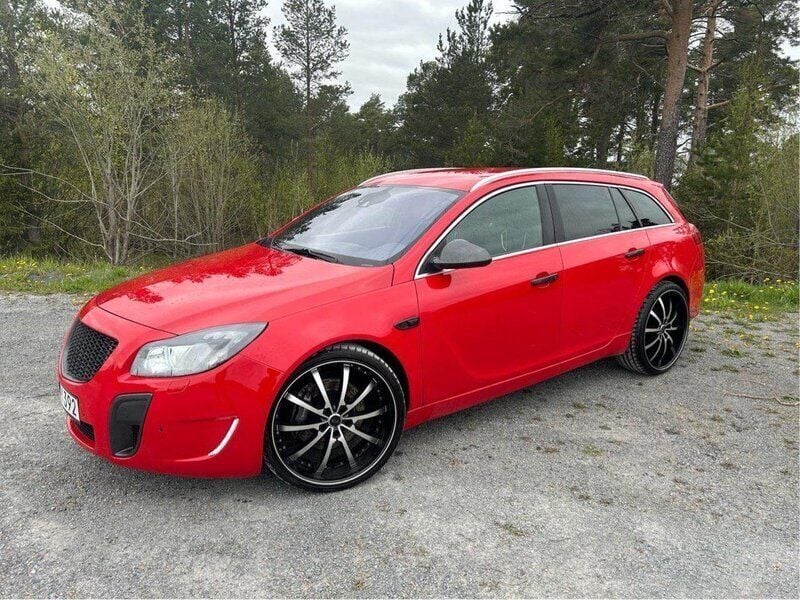 Röd Begagnad 2011 Opel Insignia OPC Kombi | 75 000 kr (Superpris) - Bild 1/4