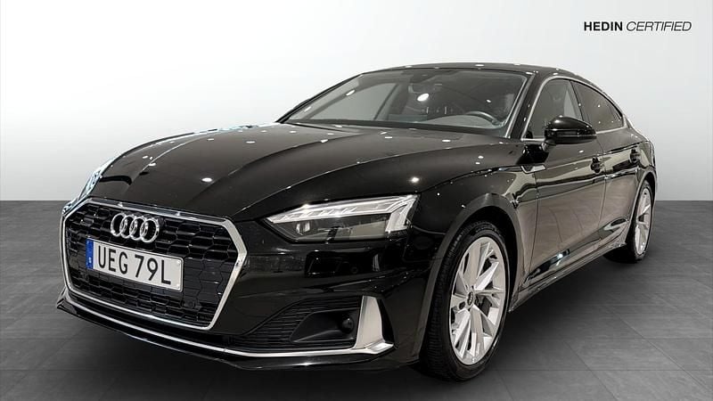 Svart Begagnad 2022 Audi A5 Sportback Halvkombi | 339 900 kr (Marknadspris) - Bild 1/4
