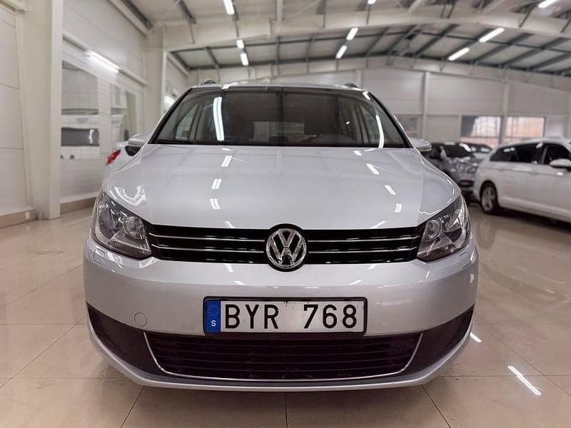 Begagnad VW Touran 105 HK (77 kW) 2014 Silver Minibuss