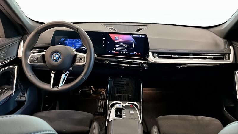 Begagnad BMW iX1 M Sport 230 kW (313 HK) 2025 Vit SUV