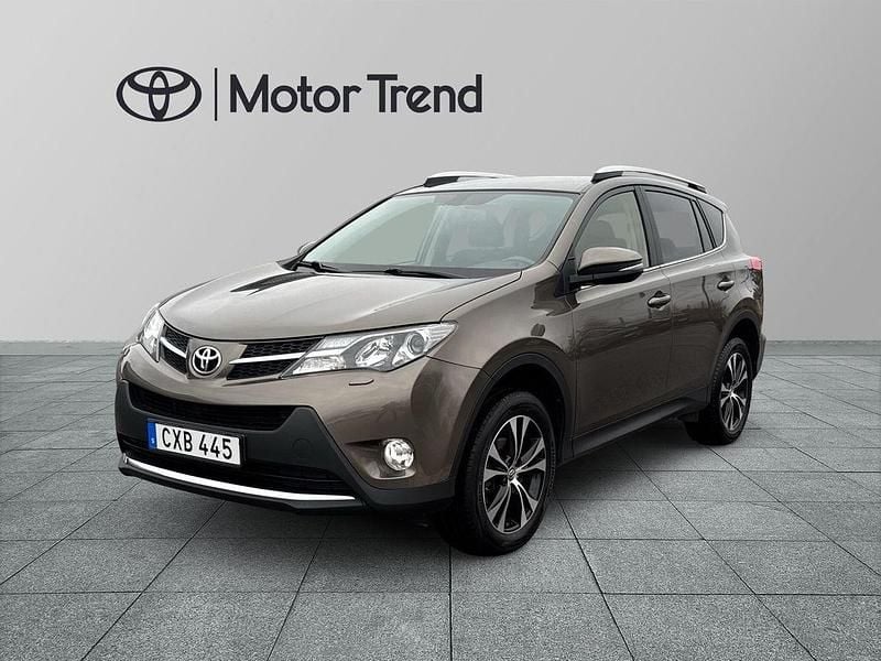 Brun Begagnad 2015 Toyota RAV4 Multidrive S SUV | 184 900 kr (Marknadspris) - Bild 1/3