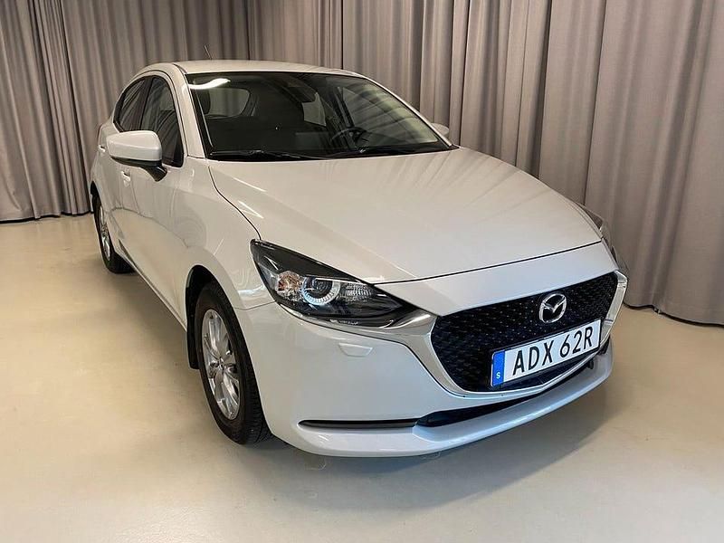Vit Begagnad 2022 Mazda 2 Halvkombi | 159 900 kr (Bra pris) - Bild 1/3