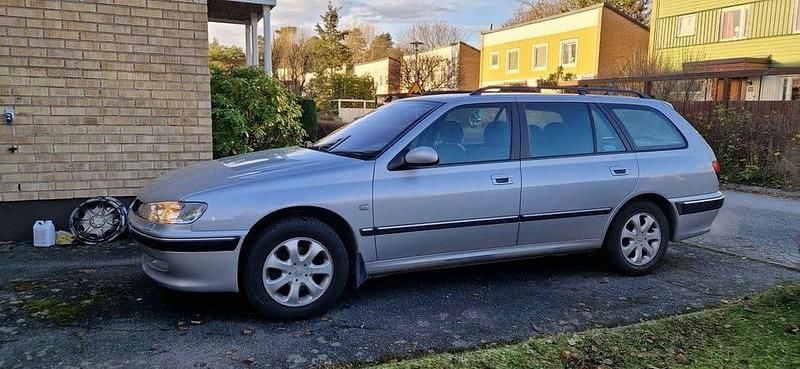 Grå Begagnad 2002 Peugeot 406 Kombi | 9 550 kr (Bra pris) - Bild 1/4