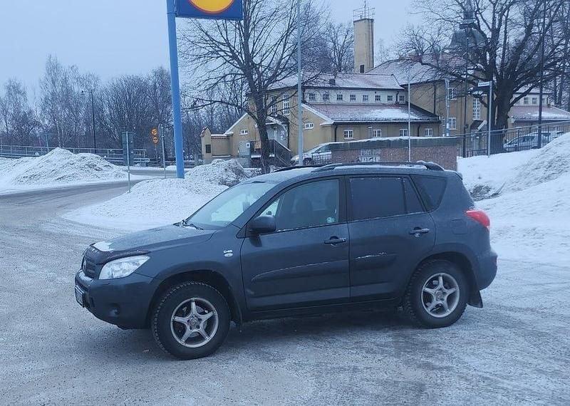 Begagnad 2006 Toyota RAV4 SUV | 15 000 kr (Superpris) - Bild 1/2