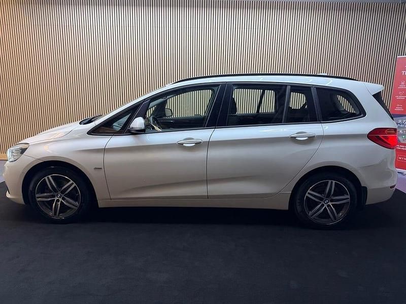 Begagnad BMW 218 Gran Tourer Sport Line 150 HK (110 kW) 2016 Vit Minibuss