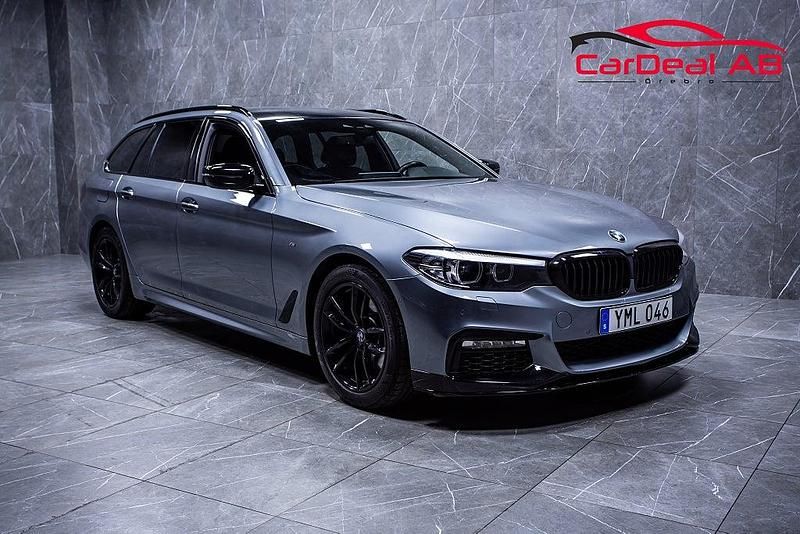 Blå Begagnad 2017 BMW 520 M Sport Kombi | 279 800 kr - Bild 1/4