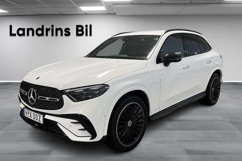 Vit Begagnad 2025 Mercedes GLC220 AMG Line Premium SUV | 699 900 kr - Bild 1/4