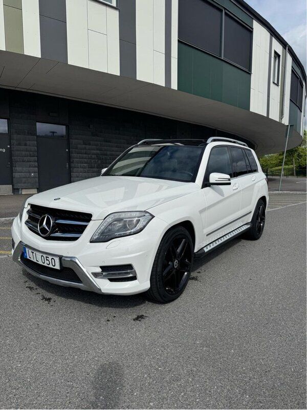 Vit Begagnad 2015 Mercedes GLK220 AMG line SUV | 169 000 kr (Marknadspris) - Bild 1/4
