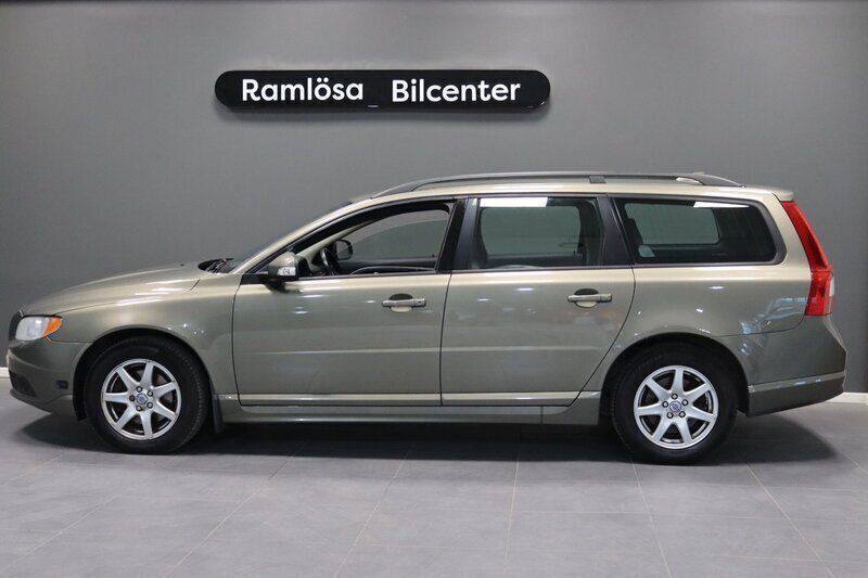 Grön Begagnad 2009 Volvo V70 Momentum Kombi | 49 900 kr (Marknadspris) - Bild 1/4