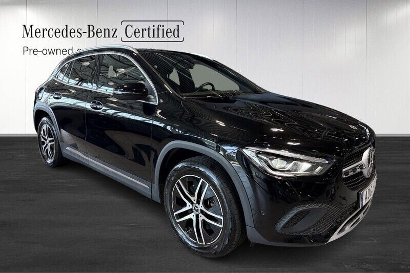 Svart Begagnad 2022 Mercedes GLA250 SUV | 369 900 kr (Marknadspris) - Bild 1/4