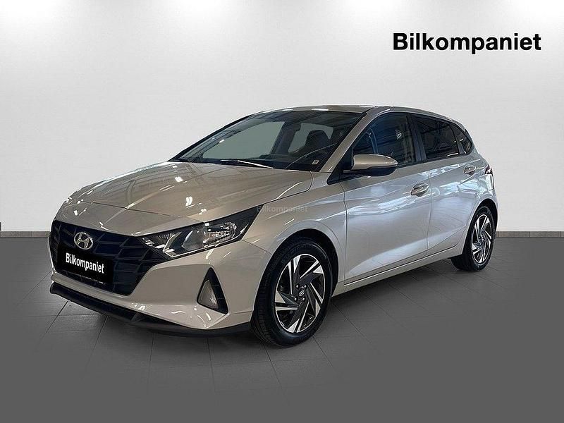 Grå Begagnad 2022 Hyundai i20 Essential Halvkombi | 169 000 kr (Lite dyr) - Bild 1/4