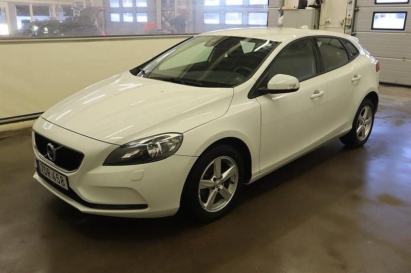 Begagnad Volvo V40 120 HK (88 kW) 2017 Vit Halvkombi