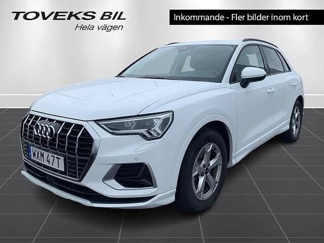 Vit (arkonavit) Begagnad 2025 Audi Q3 Advanced Plus SUV | 369 900 kr (Marknadspris) - Bild 1/4