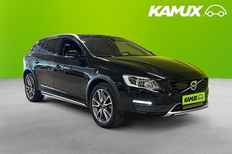 Svart Begagnad 2016 Volvo V60 CC Summum Kombi | 224 900 kr (Marknadspris) - Bild 1/4