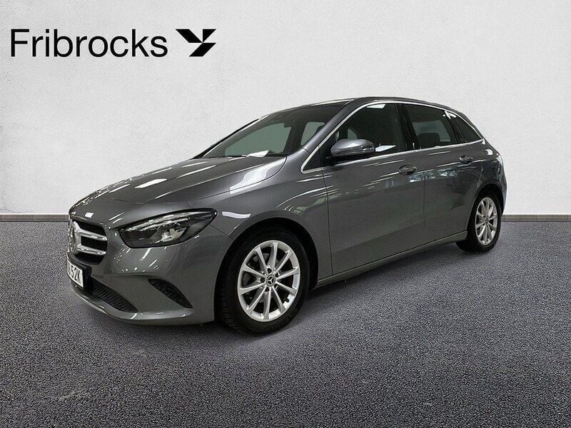 Grå Begagnad 2019 Mercedes B180 Minibuss | 239 900 kr (Marknadspris) - Bild 1/4