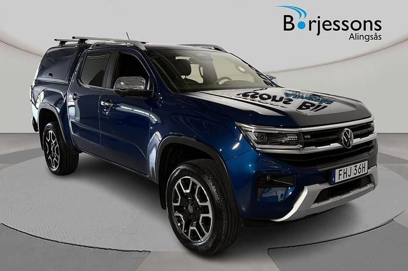Mörkblå (blå) Begagnad 2023 VW Amarok Style Pickup | 719 900 kr (Lite dyr) - Bild 1/4