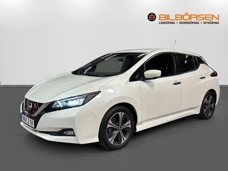 Vit Begagnad 2020 Nissan Leaf N-Connecta Halvkombi | 149 900 kr (Marknadspris) - Bild 1/4