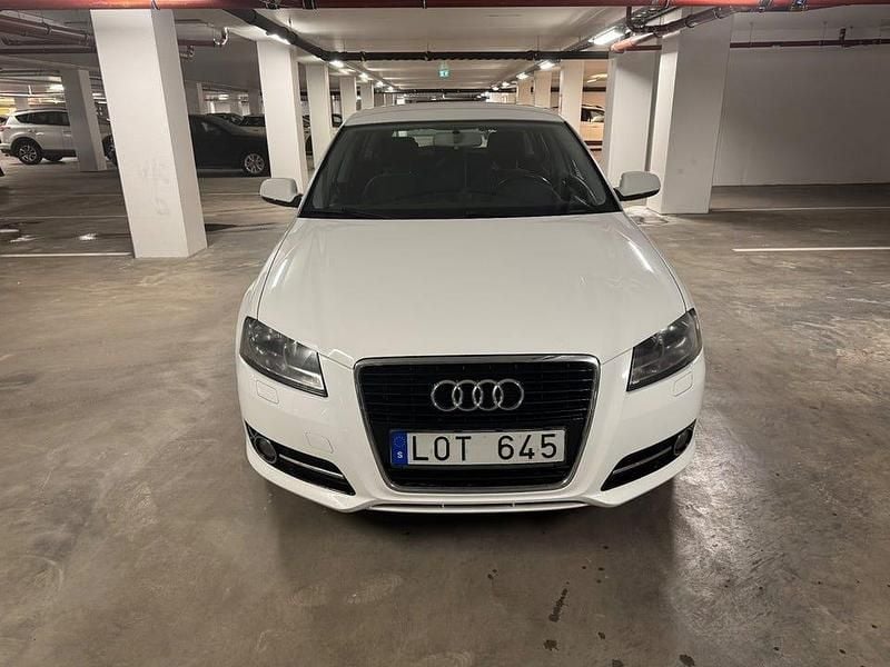 Vit Begagnad 2011 Audi A3 Attraction | 49 900 kr (Bra pris) - Bild 1/4