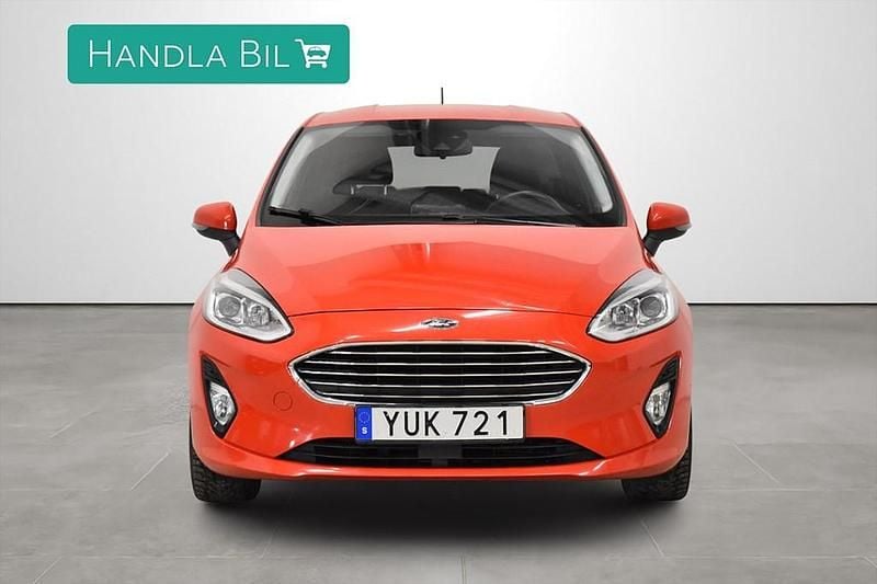 Begagnad Ford Fiesta Titanium 101 HK (74 kW) 2017 Röd Halvkombi