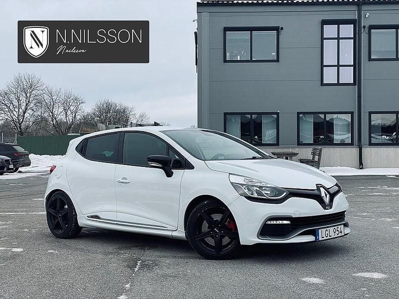 Begagnad Renault Clio IV Trophy 220 HK (161 kW) 2015 Vit Halvkombi