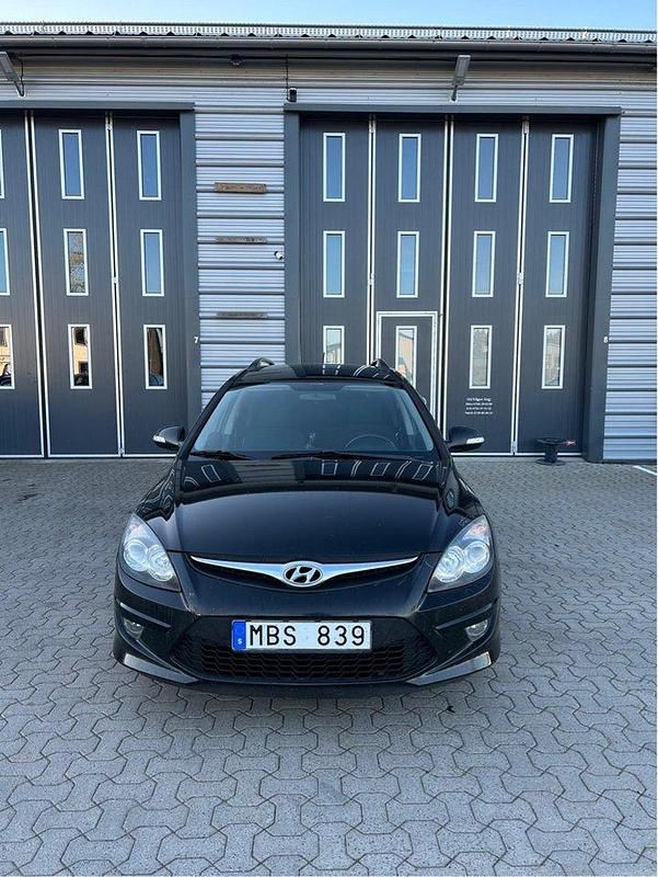 Svart Begagnad 2011 Hyundai i30 Kombi | 46 500 kr (Lite dyr) - Bild 1/4