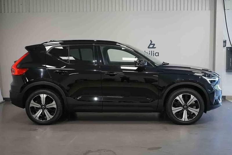 Svart Begagnad 2023 Volvo XC40 Single Motor SUV | 334 900 kr - Bild 1/1