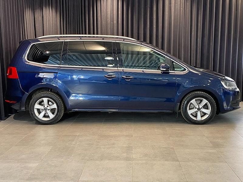 Begagnad VW Sharan 140 HK (102 kW) 2012 Blå Minibuss