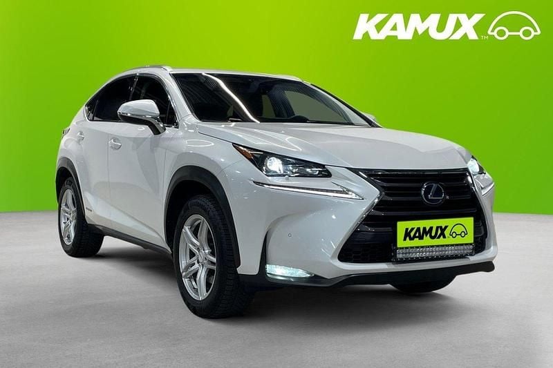 Vit Begagnad 2015 Lexus NX300h SUV | 189 900 kr (Bra pris) - Bild 1/3