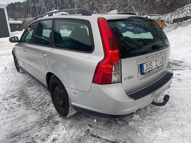 Begagnad Volvo V50 Kinetic 109 HK (80 kW) 2009 Grå Kombi