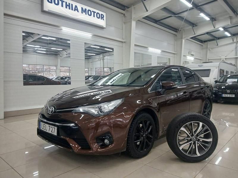 Begagnad Toyota Avensis Active 147 HK (108 kW) 2015 Brun Sedan