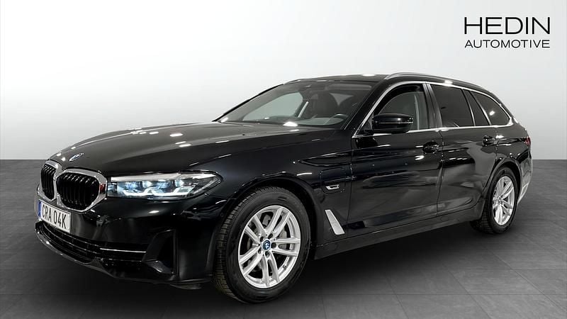 Svart Begagnad 2023 BMW 530e Kombi | 344 900 kr (Bra pris) - Bild 1/4