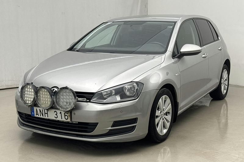 Silver Begagnad 2014 VW Golf VII | 78 000 kr (Marknadspris) - Bild 1/4