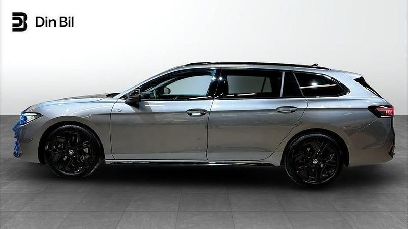 Begagnad VW Passat R-line 193 HK (141 kW) 2024 Diabase grey metallic Kombi